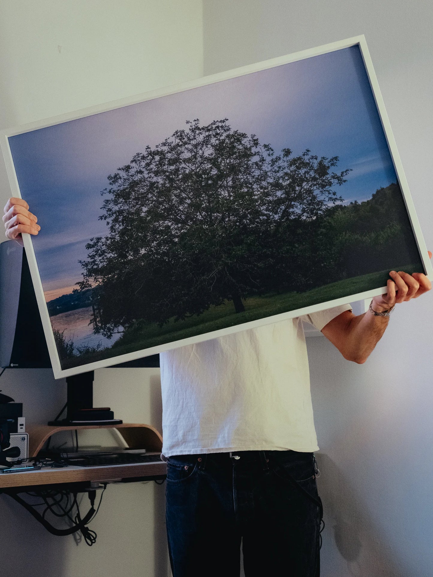Questa fotografia, “Tree Portrait 2023”, è stata realizzata in Francia nel 2023, durante il quarto° viaggio fotografico del progetto 27 Years of Sundays.“27 Years of Sundays” è una raccolta di fotografie fine art realizzate nel corso degli ultimi 6 anni d